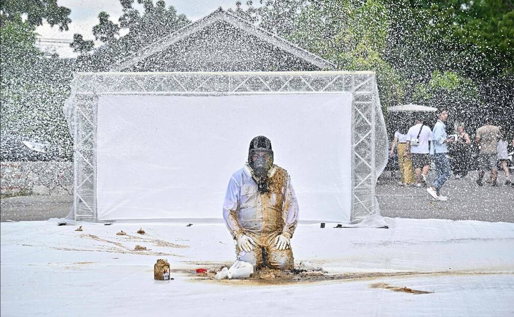 Duangrit prometió que se dejaría tirar heces si el Pheu Thai, que quedó segundo en la votación, se aliaba con formaciones promilitares en lugar de formar gobierno con Move Forward, ganador de los comicios. Foto: AFP