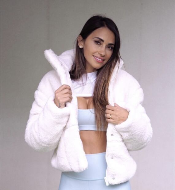 La chamarra metálica de Antonela, esposa de Messi, será tu obsesión