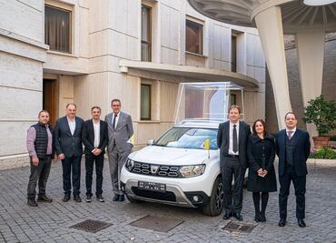La Renault Duster es el nuevo papamóvil del Vaticano
