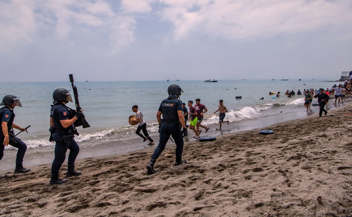 VIDEO: Miles de migrantes cruzan frontera entre España y Marruecos; ambos países acuerdan entrega urgente de quienes entraron a Ceuta