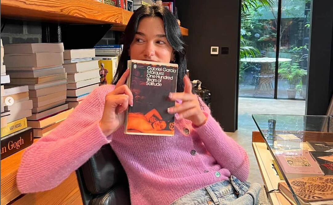 El comentario lo hizo en la cuenta de Instagram service95, una plataforma editorial global en la que Lipa compartió que su lectura para octubre estaba entregada a este relato. Foto: Instagram. @dualipa