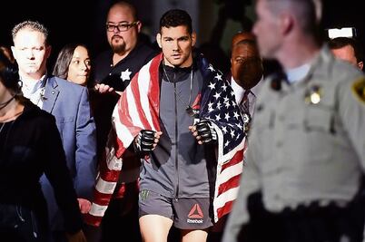 Weidman somete a Gastelum