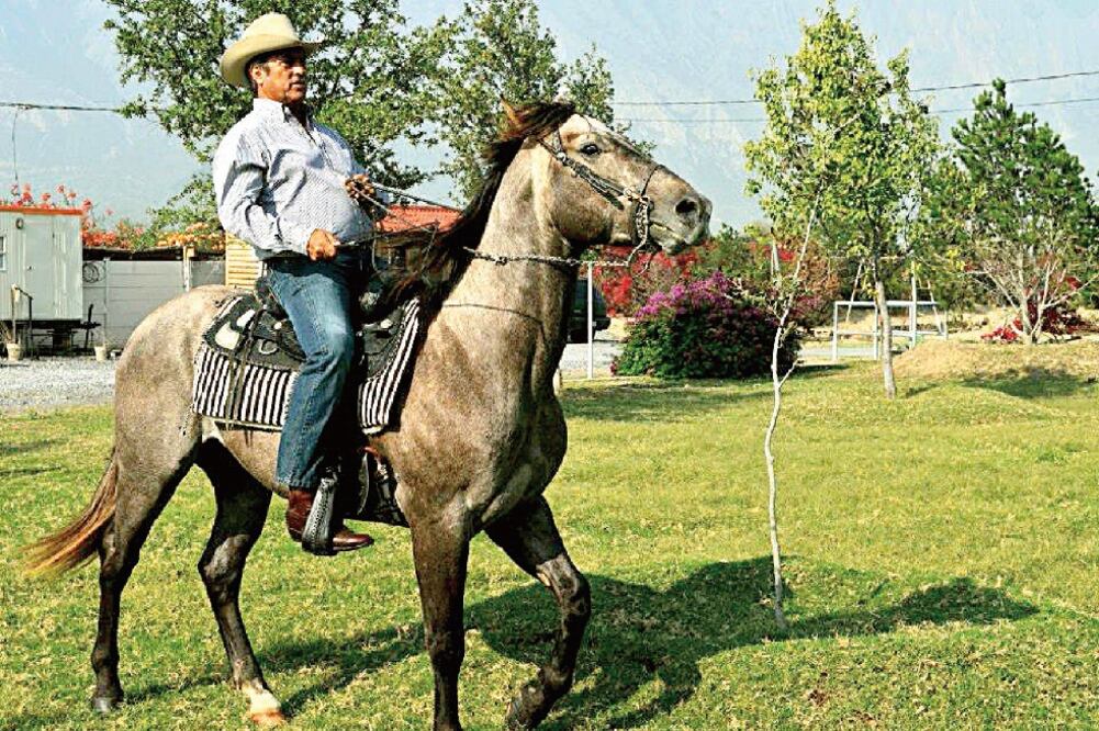 Entre los bienes que posee el primer gobernador independiente de México, Jaime Rodríguez, 'El Bronco', destacan 60 yeguas, con un valor total de 900 mil pesos, y una inversión de 200 mil pesos en 200 borregos (TOMADA DE FACEBOOK)