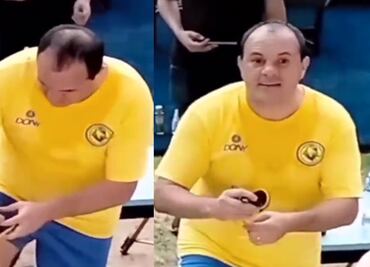 VIDEO: Cuauhtémoc Blanco firma la tanga de una aficionada en Guadalajara