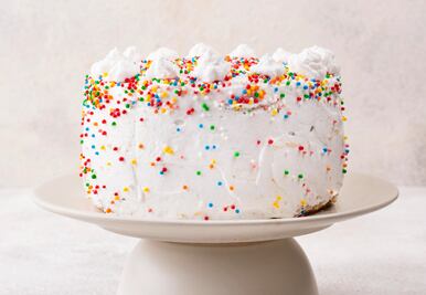 Hornea un pastel confeti para celebrar el Día del Niño