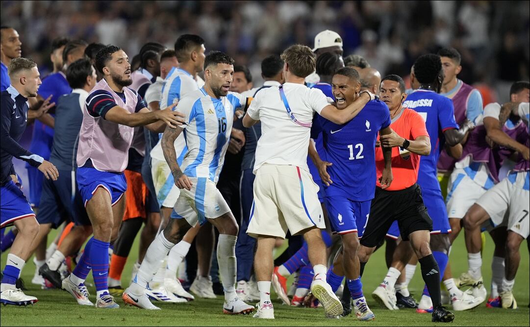 Enzo Millot festejó en la cara de los jugadores argentinos / Foto: AP