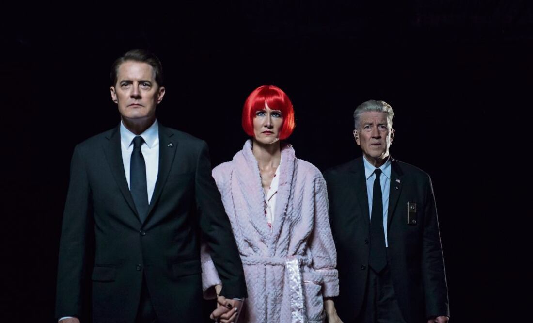 De izquierda a derecha: el actor Kyle MacLachlan quien dio vida al agente Dale Cooper, la actriz Laura Dern que interpreta a Laura, y David Lynch en Twin Peaks/ Mubi