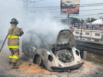 Se incendia vehículo en la México-Pachuca, bomberos ya atienden el siniestro, FOTOS
