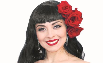 Mon Laferte es la consentida de "El Buki"