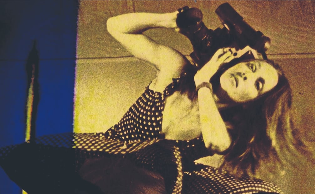 Alejandra Arrieta dirige. Pola Weiss fue una artista que en su momento fue menospreciada, e incluso llamada loca. Su voz se recreó
con IA, previo permiso de su familia. Foto: Arcadia