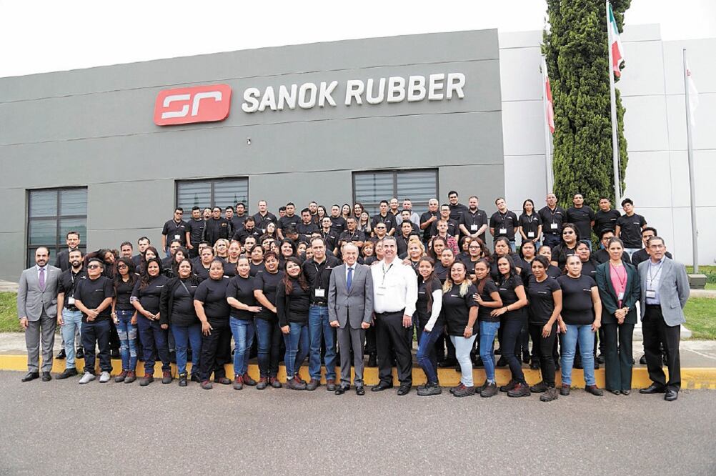 En la apertura de la empresa Sanok Rubber, el gobernador Juan Manuel Carreras dijo que la inversión del inmueble fue de 720 millones de pesos. Foto: Archivo. EL UNIVERSAL