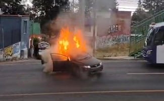 Reportan incendio de un vehículo en la carretera México-Cuernavaca; hecho está relacionado a agresión armada pasada