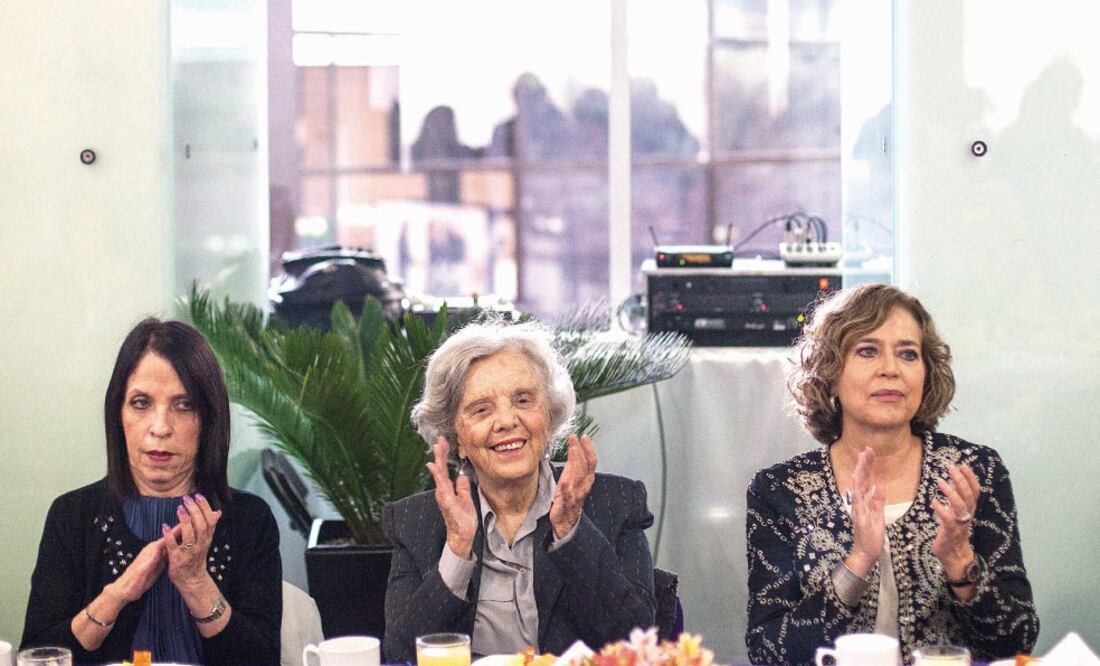 Durante una reunión en la Casa Club del Académico, Clara Scherer y Elena Poniatowska manifestaron su apoyo a la directora de Ciencias, Rosaura Ruiz (derecha) (GERMÁN ESPINOSA. EL UNIVERSAL)