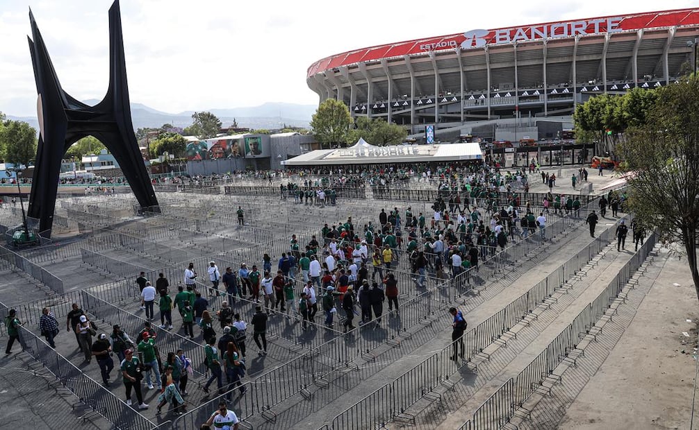 Si vas a los partidos del Mundial 2026 en auto, llega con anticipación para encontrar estacionamiento. Foto: Gabriel Pano / EL UNIVERSAL