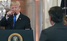 Trump prohíbe el acceso a la Casa Blanca a CNN, Politico y MSNOW; los acusa de difundir "noticias falsas"