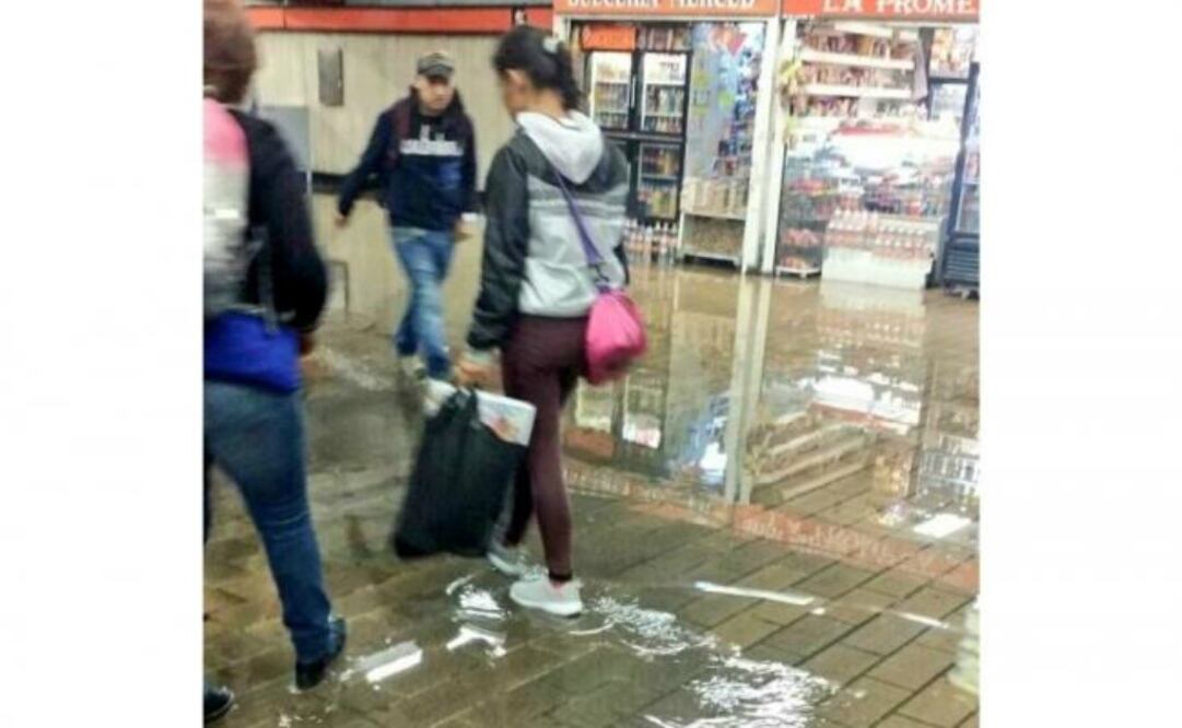 Ayer, las intensas lluvias afectaron diversas estaciones del STC Metro. Foto: @Iberomed