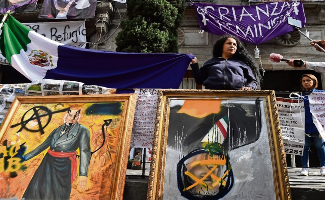 Earlier this month, victims’ families and feminist activists occupied the National Human Rights Commission in Mexico City - Photo: Armando Mart{inez/EL UNIVERSAL