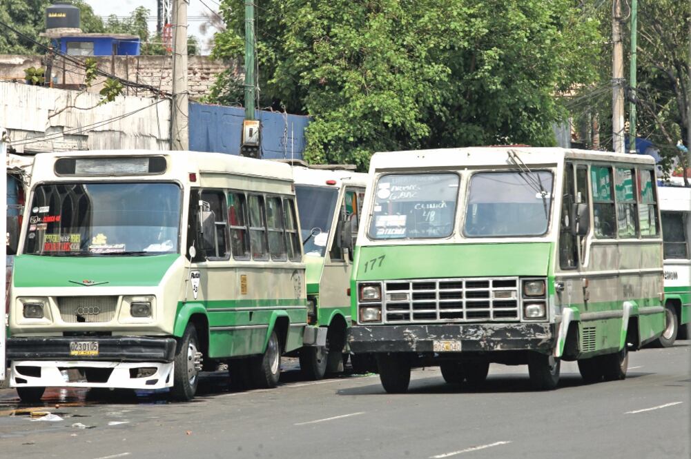 El hecho ocurrió luego de que presuntamente la unidad presentara fallas en el sistema de frenos . (ARCHIVO EL UNIVERSAL)