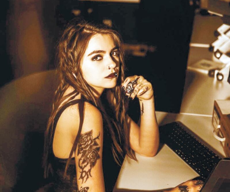 La actriz interpreta a una hacker en el programa que estrena mañana en Las Estrellas. TELEVISA