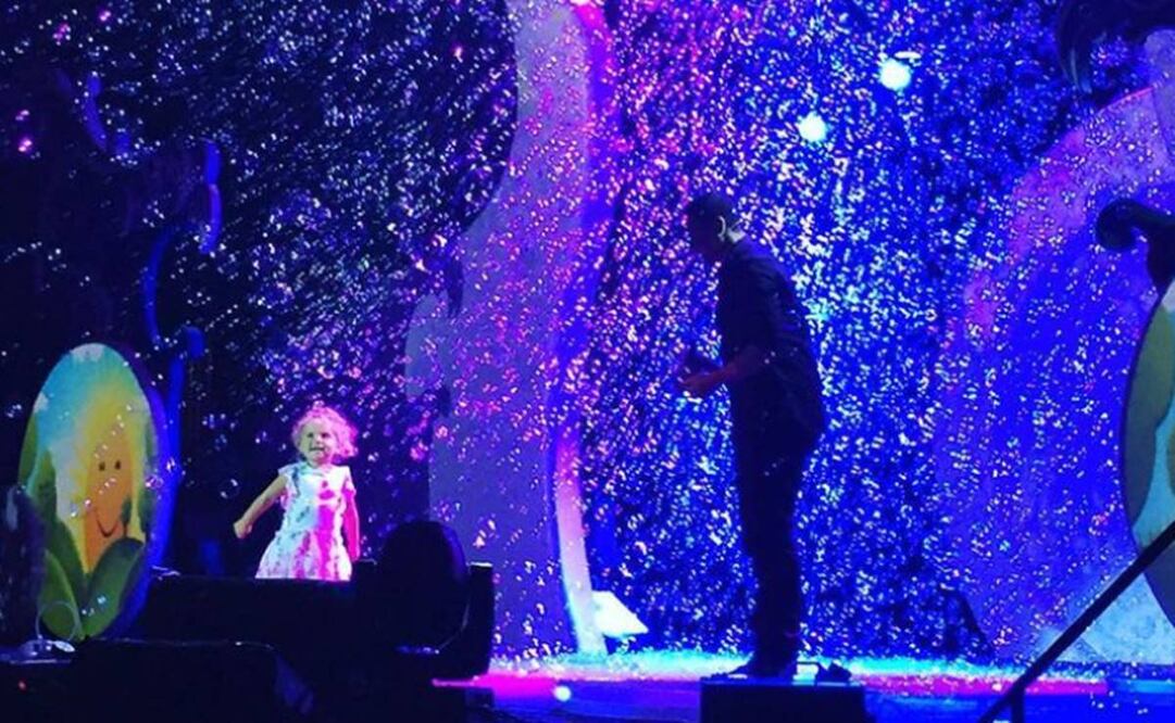 Familias completas se dieron cita en este recinto, para poder disfrutar de este show donde el jabón, el aire y las burbujas son los protagonistas. Instagram gazillion_bubbleshow.