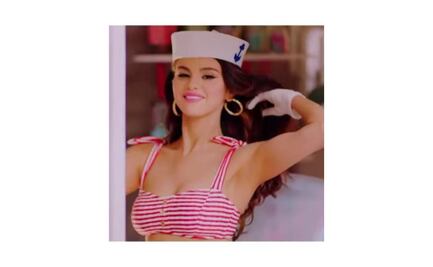 Selena Gomez endulza a sus fans con bikini y helados 