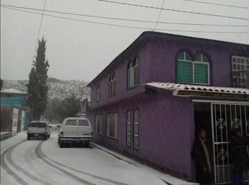 Pese a caída de nieve, continúan clases en NL