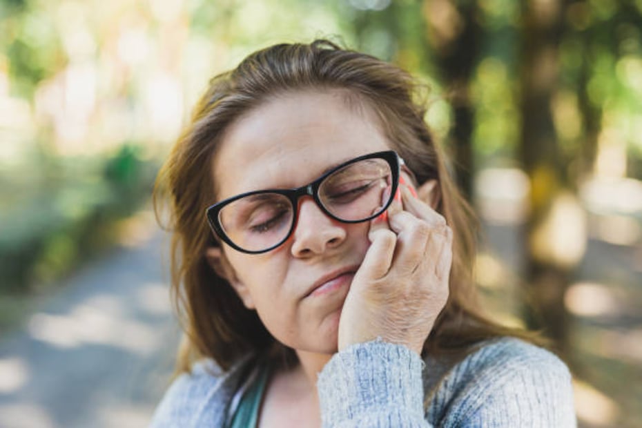 Evita tocar tu rostro durante el día si tus manos no están completamente limpias. Foto: Unsplash