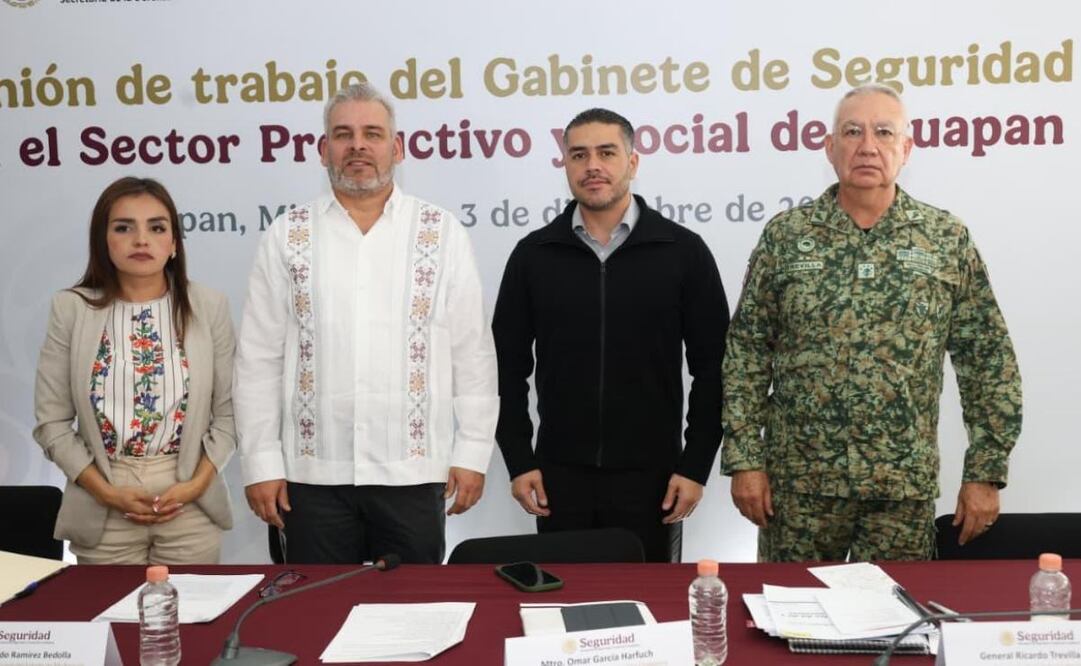 Los titulares del Gabinete de Seguridad sostuvieron una reunión de trabajo en Uruapan, Michoacán con presidentes municipales y distintas autoridades este 3 de diciembre de 2025. Foto: Especial