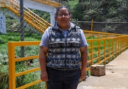 La madre de América Damar, relató que su hija fue arrastrada por la corriente que se formó en la calle debido a la cantidad de agua que cayó anoche en Cuajimalpa. Foto: Karla Guerrero / EL UNIVERSAL