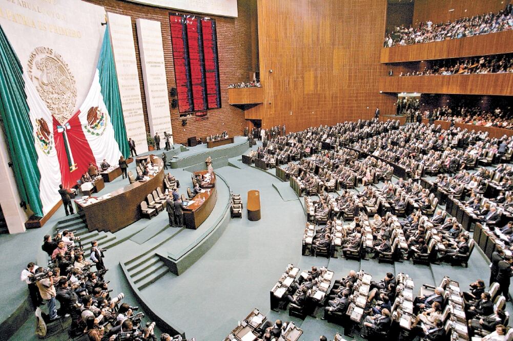 Comparecerán titulares de PGR y SFP ante diputados