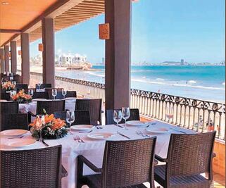 Restaurantes de Mazatlán sí abrirán el 10 de mayo, dice edil