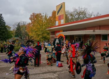 Mexicanos celebran Día de Muertos en EU pese a temor a redadas; damos la bienvenida a nuestros ancestros, expresan