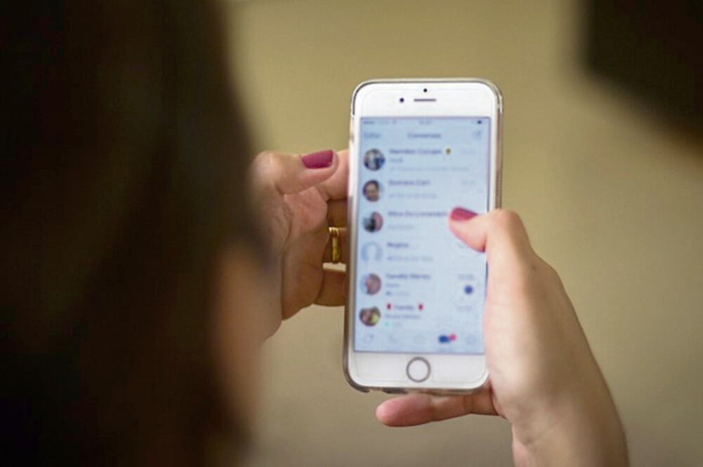 Ante la inseguridad, habitantes de algunas colonias decidieron implementar su propio sistema de vigilancia, por lo que se crearon chats de WhatsApp. Foto: ARCHIVO EL UNIVERSAL