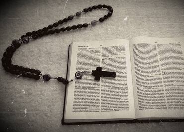 Director de la policía en Colombia dice que recurre a exorcismos para detener delincuentes