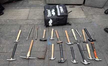 Retiran martillos y aerosoles a mujeres durante marcha del 8M; encapuchadas son contenidas