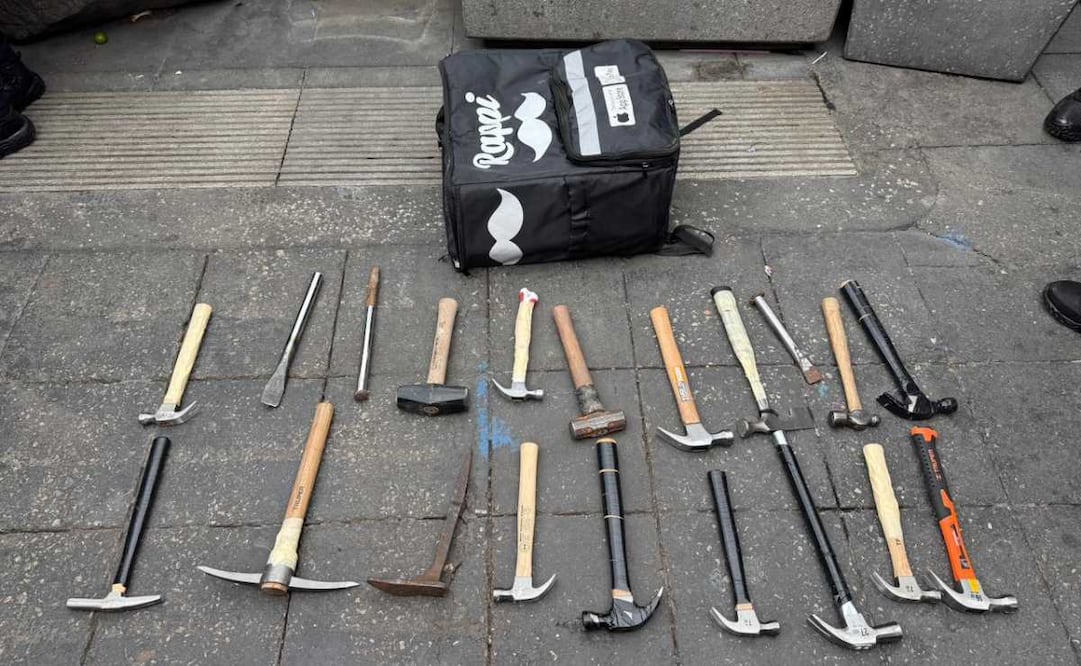 Retiran objetos peligrosos a mujeres durante marcha del 8M (08/03/2026). Foto: Especial