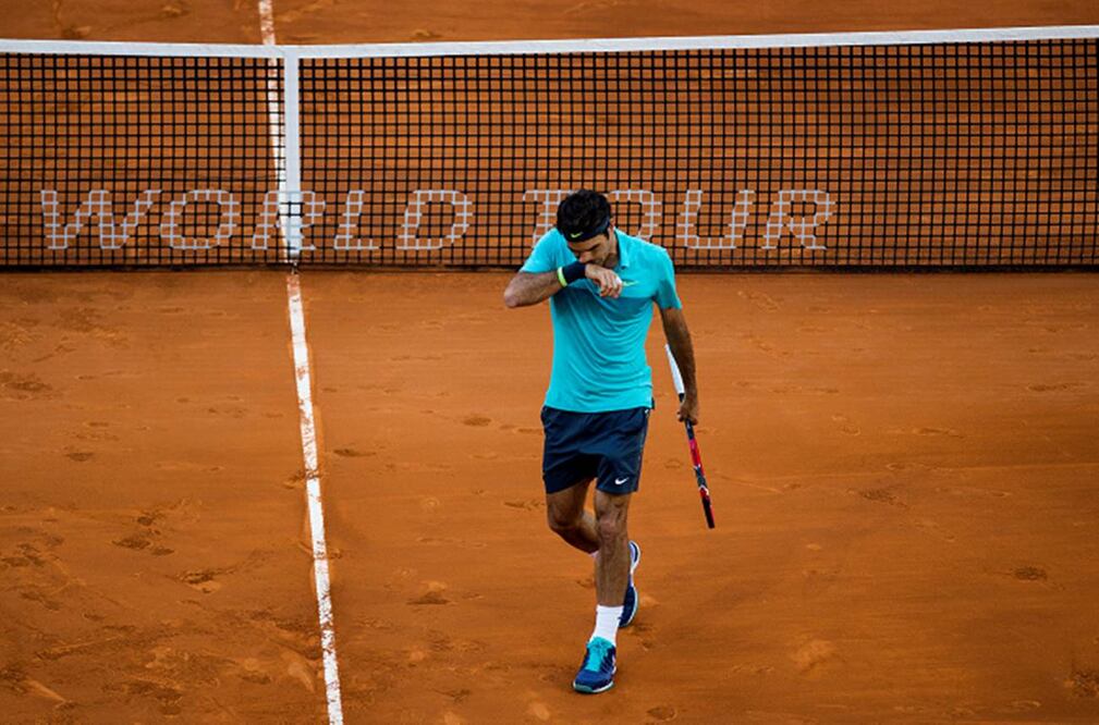 Roger confesó que no pudo contestar el primer saque de su rival (ANDRES KUDACKI / AP)