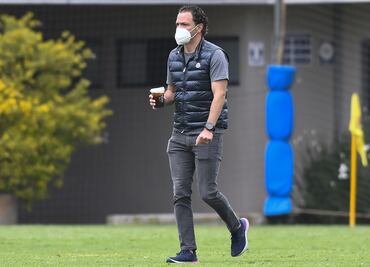 Afición de América explota contra Santiago Baños por no anunciar a un nuevo técnico