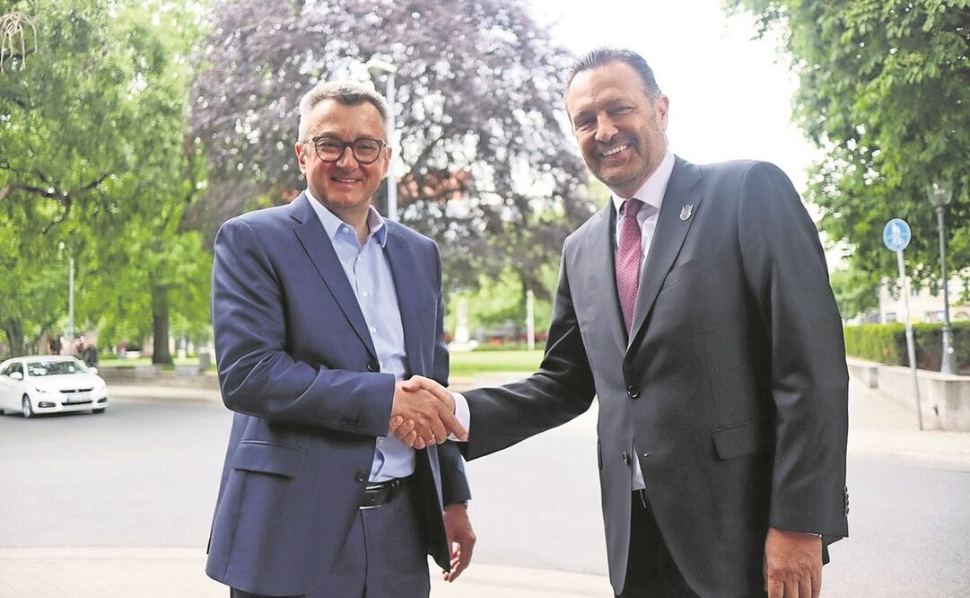 En su primera gira de pro-moción eco-nómica por Europa, Mau-ricio Kuri dia-logó con el CEO de Brose Sitech, Tho-mas Spangler; intercambiaron ideas para encontrar nuevas oportunidades.  Foto: Especial 