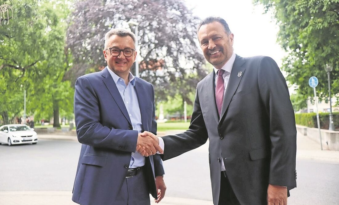 En su primera gira de pro-moción eco-nómica por Europa, Mau-ricio Kuri dia-logó con el CEO de Brose Sitech, Tho-mas Spangler; intercambiaron ideas para encontrar nuevas oportunidades.  Foto: Especial