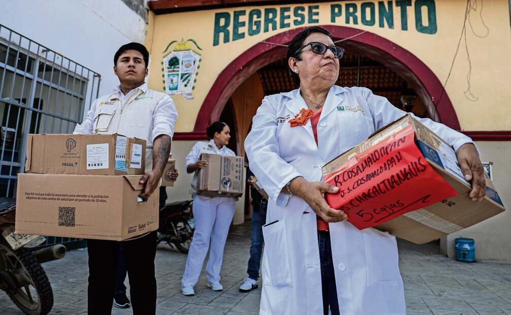 Las entregas de medicamentos para el IMSS-Bienestar se organizan a través de 328 rutas que recorren sierras, montañas y caminos rurales. Foto: Gabriel Pano / EL UNIVERSAL