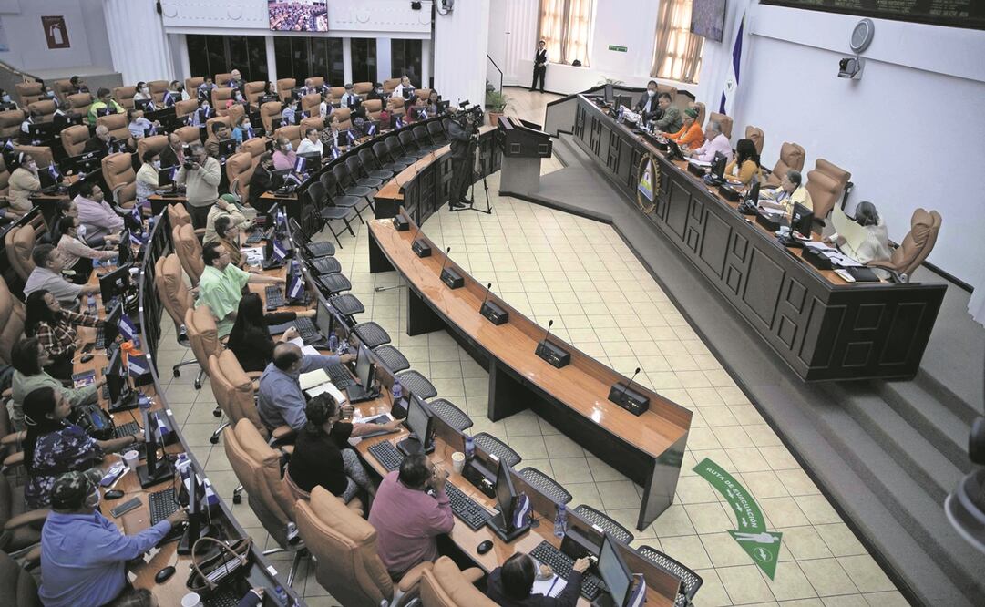 Diputados de la Asamblea Nacional (AN) en Managua. El jueves, cancelaron las personalidades jurídicas de otras 96 ONG nicaragüenses por no registrarse como “agentes extranjeros”.