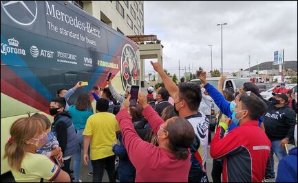 Afición del América despiden al América en hotel de concentración en Pachuca
