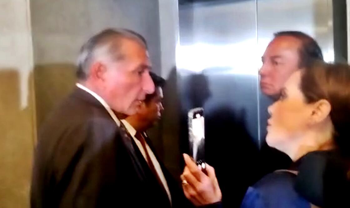 La senadora del PAN, Lilly Téllez, increpó al secretario de Gobernación, Adán Augusto López Hernández, a su llegada a la sede alterna del Senado