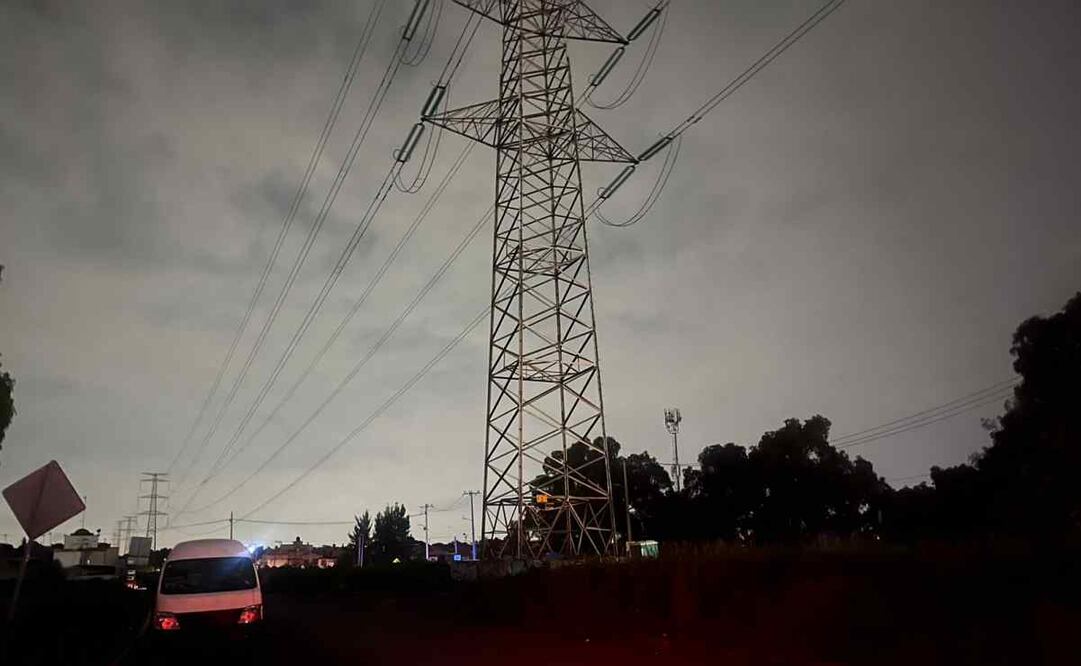 Habitantes señalaron que no es la primera vez que esto ocurre en las últimas semanas para los habitantes de esta zona de Cuautitlán Izcalli. Foto: Arturo Contreras/EL UNIVERSAL