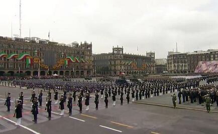 Realizan fuerzas armadas desfile militar en el Zócalo