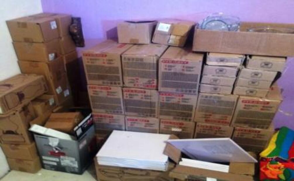 Aseguran cosméticos, autos y armamento en Celaya  