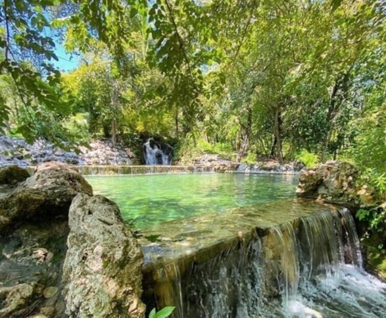 Los Manantiales, un balneario con pozas naturales y cascadas 