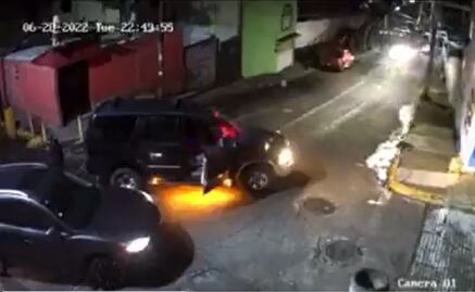 Con luces de patrulla, ladrones despojan de su vehículo a automovilista en Tlalnepantla 