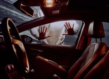 Hombres encapuchados despojan con violencia a conductores de autos y camionetas de lujo en Sinaloa